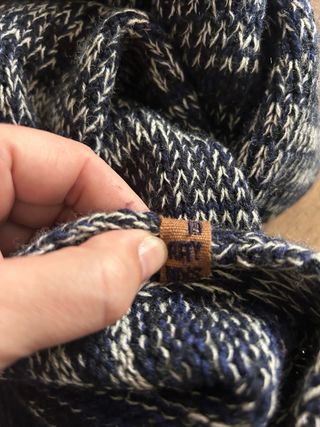 Bufanda circular azul y gris tejida