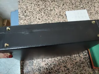 Cubertería de metal dorada y plateada