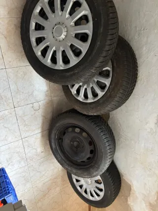 4 Ruedas con Neumáticos de Invierno