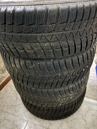 4 Ruedas con Neumáticos de Invierno