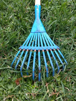 Rastrillo infantil hojas 1m azul