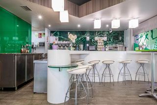 Local comercial en venta en San Francisco Javier en Granada