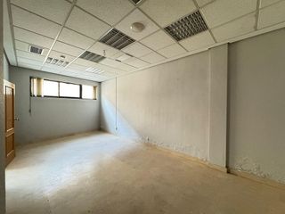 Local comercial en venta en Valdepeñas