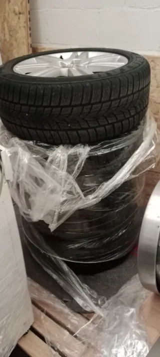 Llantas con neumáticos de invierno Audi