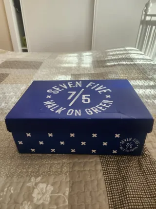 Zapatillas deportivas grises y rojas talla 38