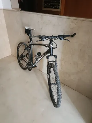 Bicicleta de Montaña Giant Negra Revel 3.