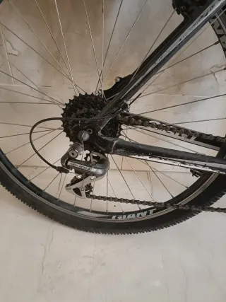 Bicicleta de Montaña Giant Negra Revel 3.