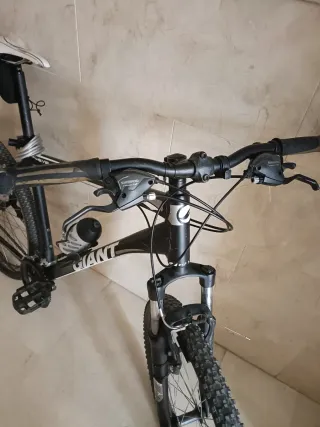 Bicicleta de Montaña Giant Negra Revel 3.