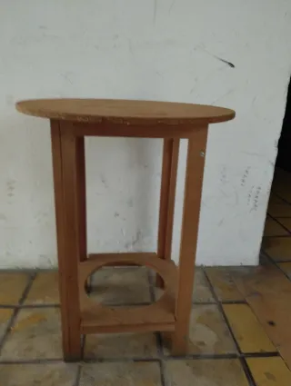 Mesa redonda de madera