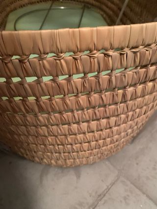 Serón bebé tipo mimbre con ruedas madera y capota