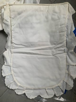 Serón bebé tipo mimbre con ruedas madera y capota