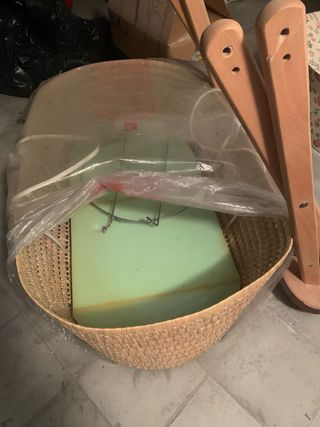 Serón bebé tipo mimbre con ruedas madera y capota