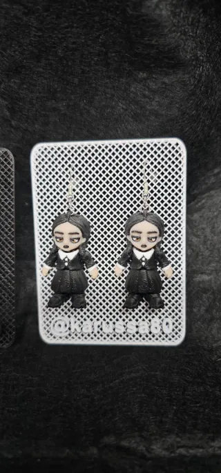 Pendientes de Wendsday