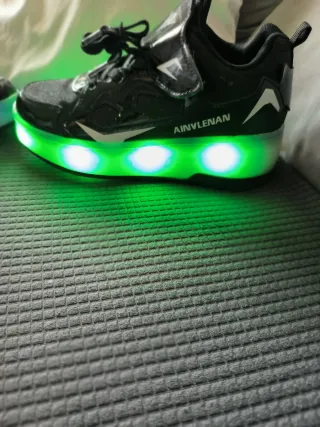 Zapatillas con ruedas y luces
