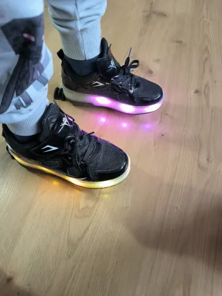 Zapatillas con ruedas y luces
