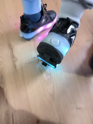 Zapatillas con ruedas y luces