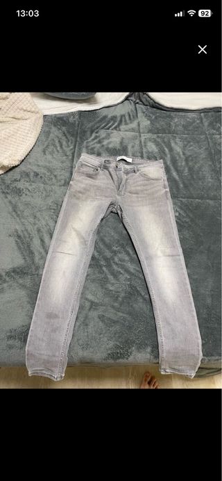 Pantalón vaquero gris