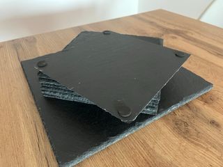 Platos de pizarra para servir.
