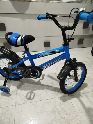 Bicicleta infantil azul Zhitong con muy poco uso