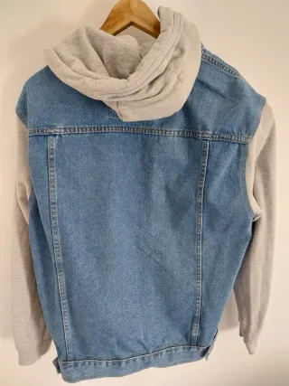 Chaqueta vaquera con capucha Primark