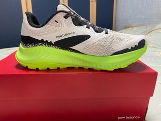 Zapatillas New Balance Talla 41.5 Gris Amarillo