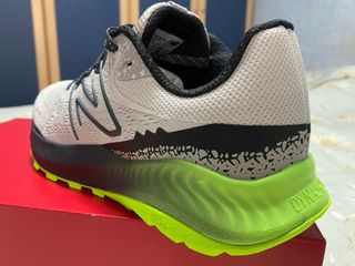 Zapatillas New Balance Talla 41.5 Gris Amarillo