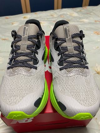 Zapatillas New Balance Talla 41.5 Gris Amarillo