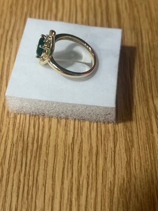 Anillo Oro 14k Talla 7 con Esmeralda