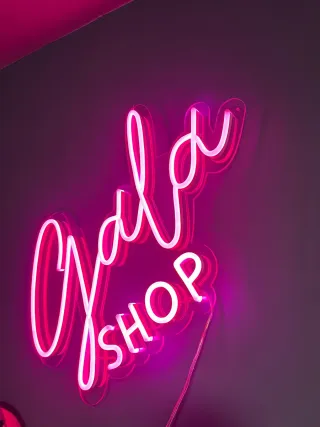 Cartel luminoso rosa