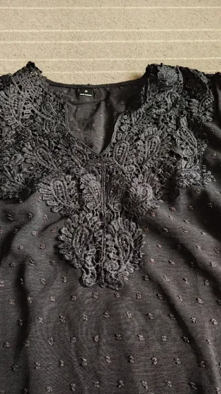 Blusa negra encaje talla M