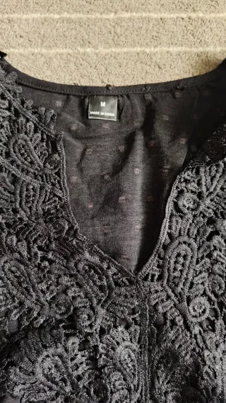 Blusa negra encaje talla M