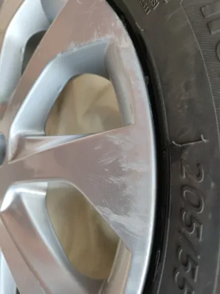 Llantas 16" con Neumáticos