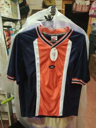 Camisetas de diferentes  marcas Retro años 90.