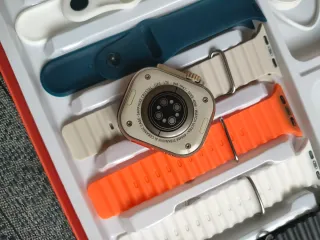 Watch Ultra 49MM con 7 correas