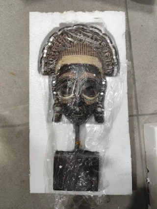 Máscara africana tribal decorativa