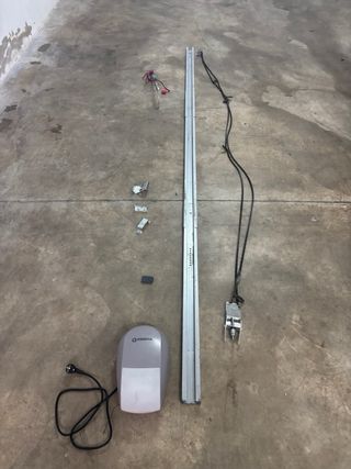 Motor puerta garaje Erekka Neos