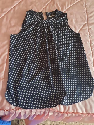 Blusa sin mangas de lunares