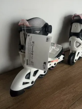 Patines y casco infantil rosa