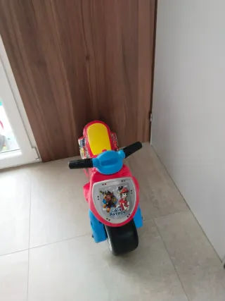 Moto correpasillos Patrulla Canina