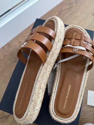 URGE Sandalias cuero Tommy Hilfiger SIN ESTRENAR