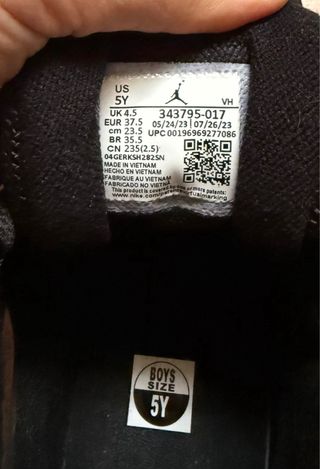 Botas Nike Jordan Negras y Doradas Talla:37.5