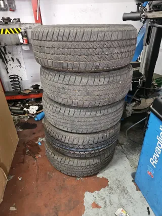 Neumáticos casi nuevos (500km) 265/60/18 110H