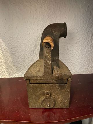 Plancha antigua de hierro fundido