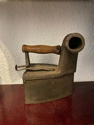 Plancha antigua de hierro fundido