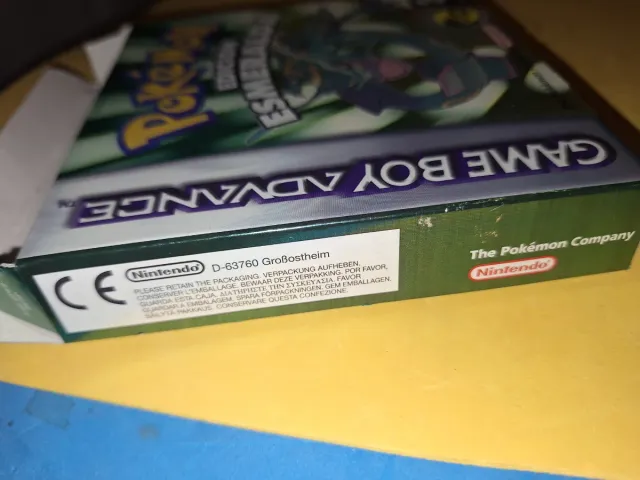 Caja original Pokémon Edición Esmeralda GBA