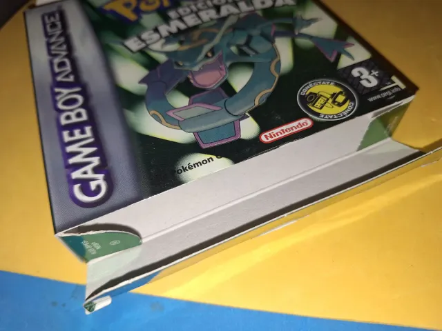 Caja original Pokémon Edición Esmeralda GBA