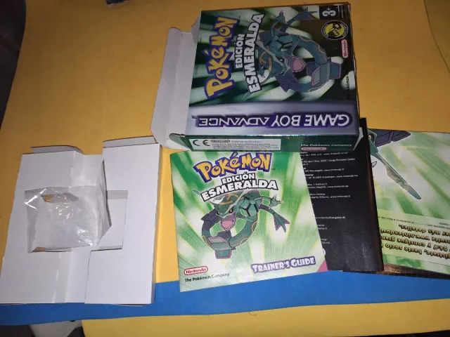 Caja original Pokémon Edición Esmeralda GBA