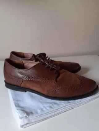 Zapatos de piel marrones