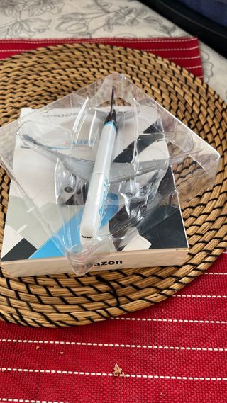 Avión de juguete Amazon