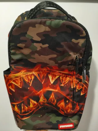 Mochila Sprayground Camuflaje Fuego Tiburón